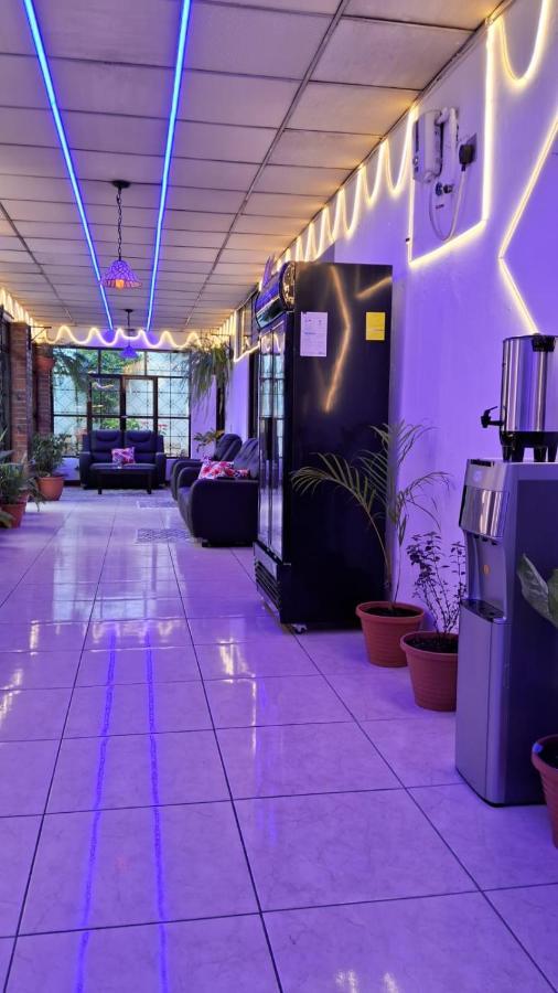 Hotel Kamelot Parque Central Quetzaltenango Exterior foto