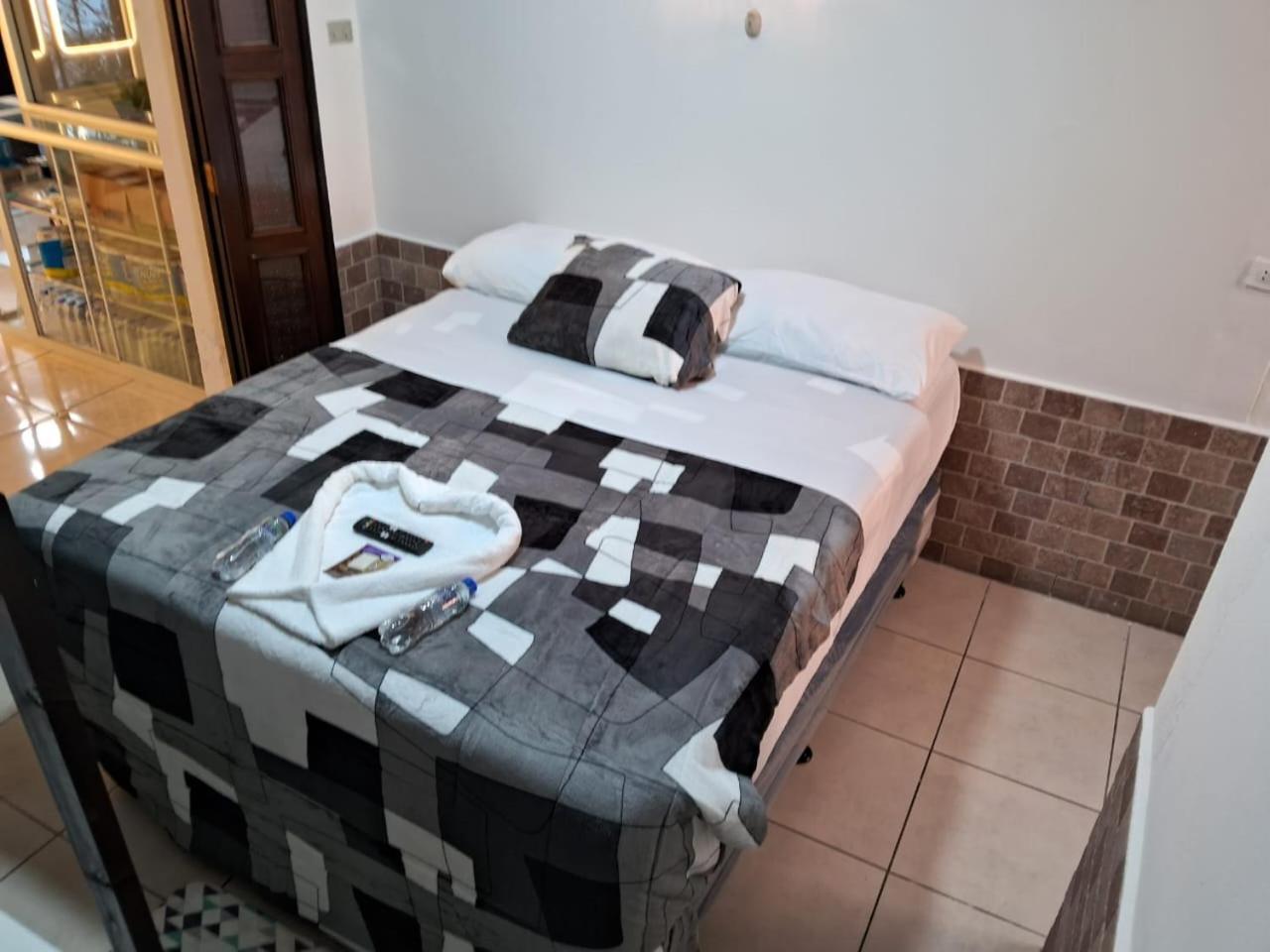Hotel Kamelot Parque Central Quetzaltenango Exterior foto
