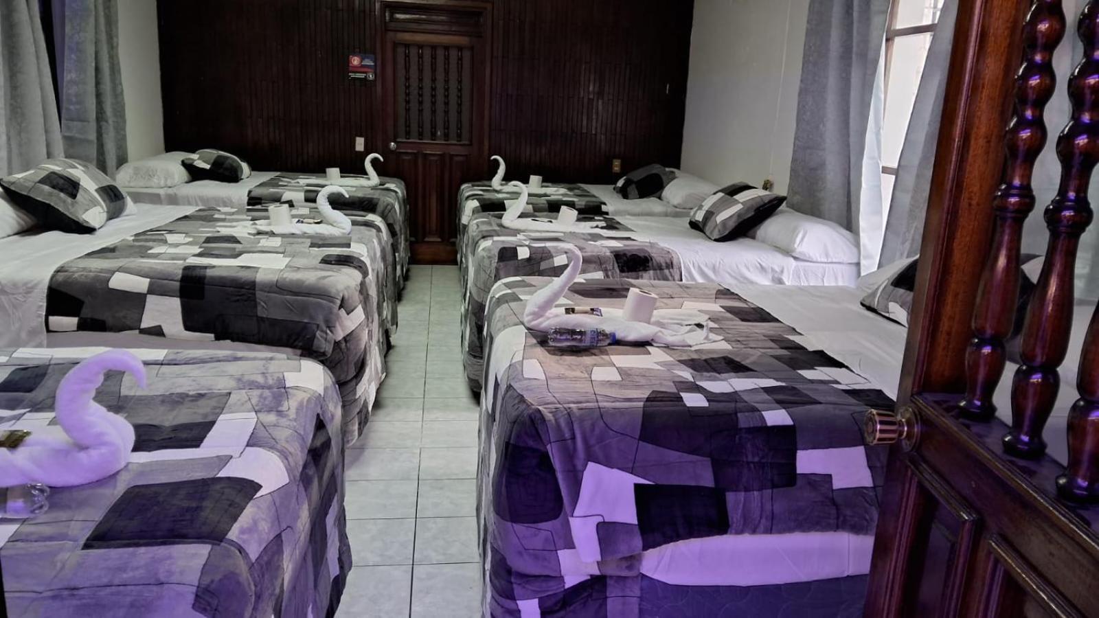 Hotel Kamelot Parque Central Quetzaltenango Exterior foto